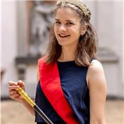 Ich bin Deutsch-Tutorin, die Deutsch als Fremdsprache unterrichtet.